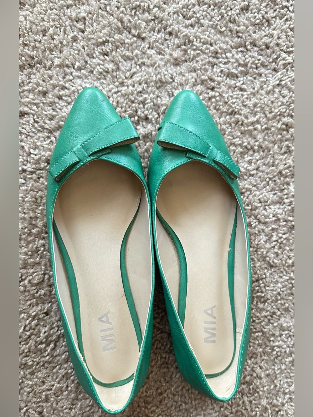 MIA Green Pointed-Toe Bow Slip-On Flats